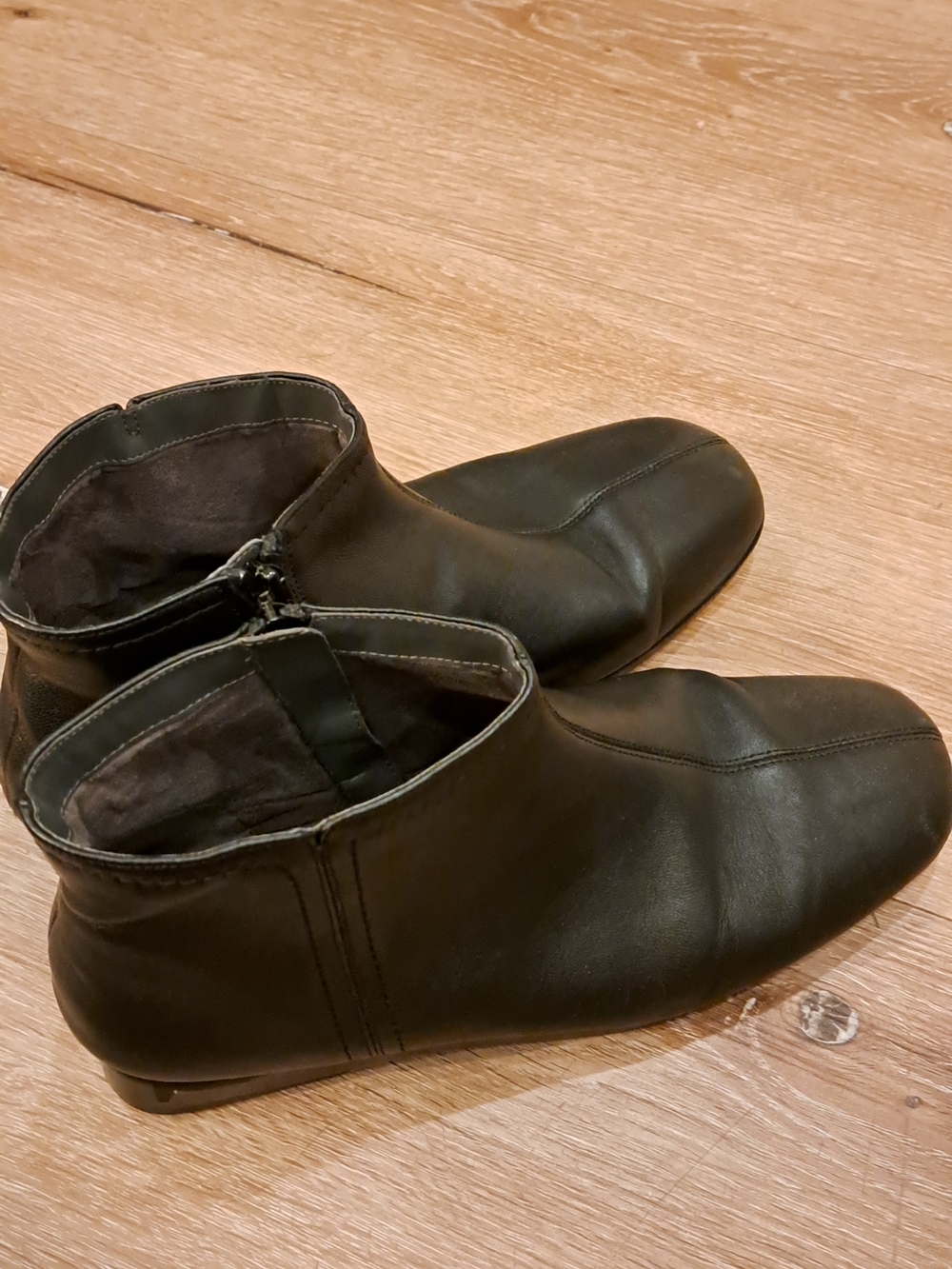 AEROSOLES Women's Black Chukka Ankle Boots